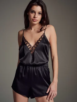 LIVY Austin Court Noir Fashion